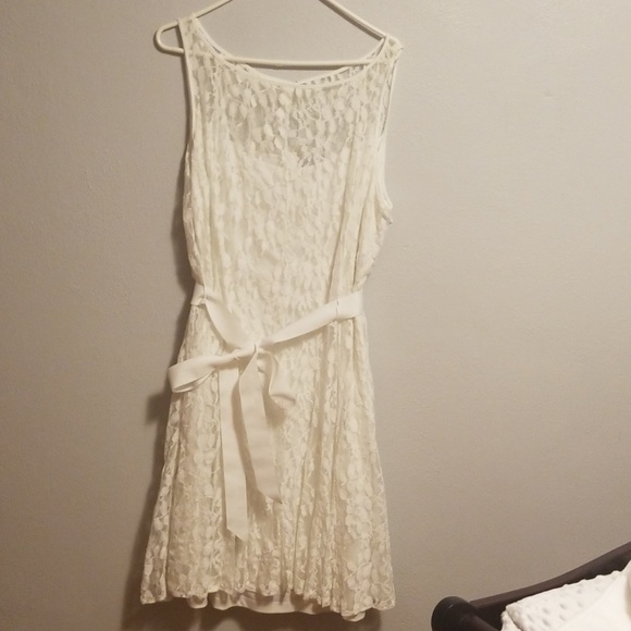 Carmen Marc Valvo Dresses & Skirts - White lace overlay dress 16W Carmen Marc Valvo Dresses & Skirts - White lace overlay dress 16W